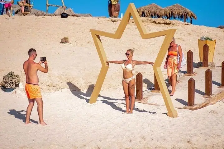 Paradise Island Snorkeling Trip with Lunch from Hurghada