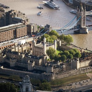 Tower of London Guided Tour & Crown Jewels & Cruise