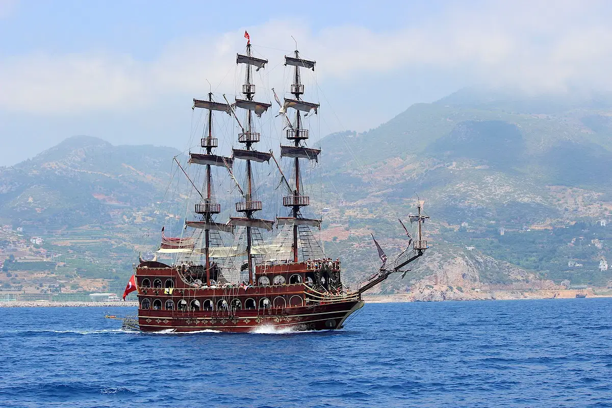 Alanya Grand Pirate Boat Tour