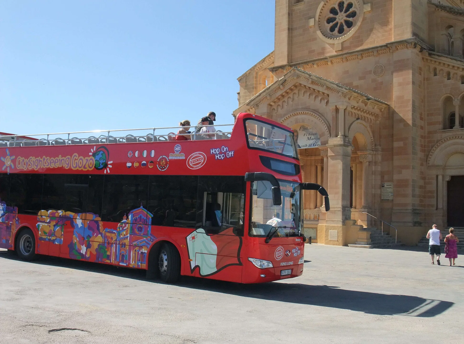 Hop-On Hop-Off Gozo Bus Tour and Comino Sea Caves