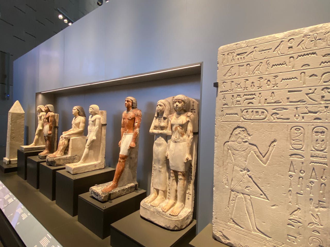 Private Giza Pyramids, Sphinx, Grand Egyptian Museum & Bazaar Tour