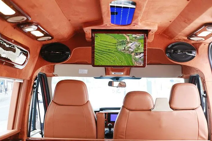 Luxury Limousine From Hanoi City to Sapa Downtown