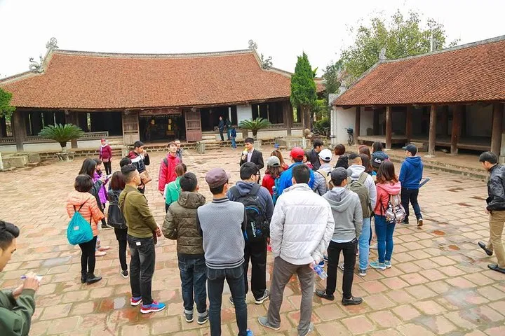 Private Duong Lam Ancient Village Day Tour