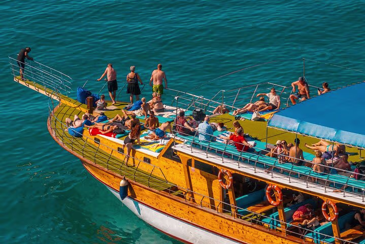 Alanya Relaxing Boat Tour with Lunch & Drinks