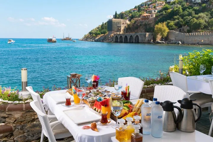 Alanya Seafront Dinner Experience at a Beachside