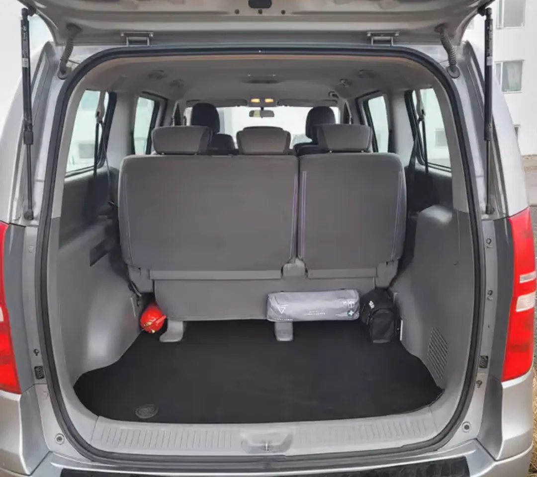 Private VIP Transfer Between Keflavik Airport & Reykjavik