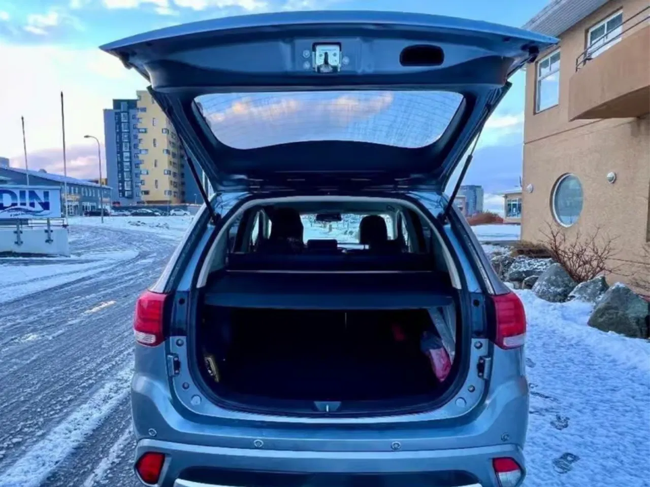 Private VIP Transfer Between Keflavik Airport & Reykjavik