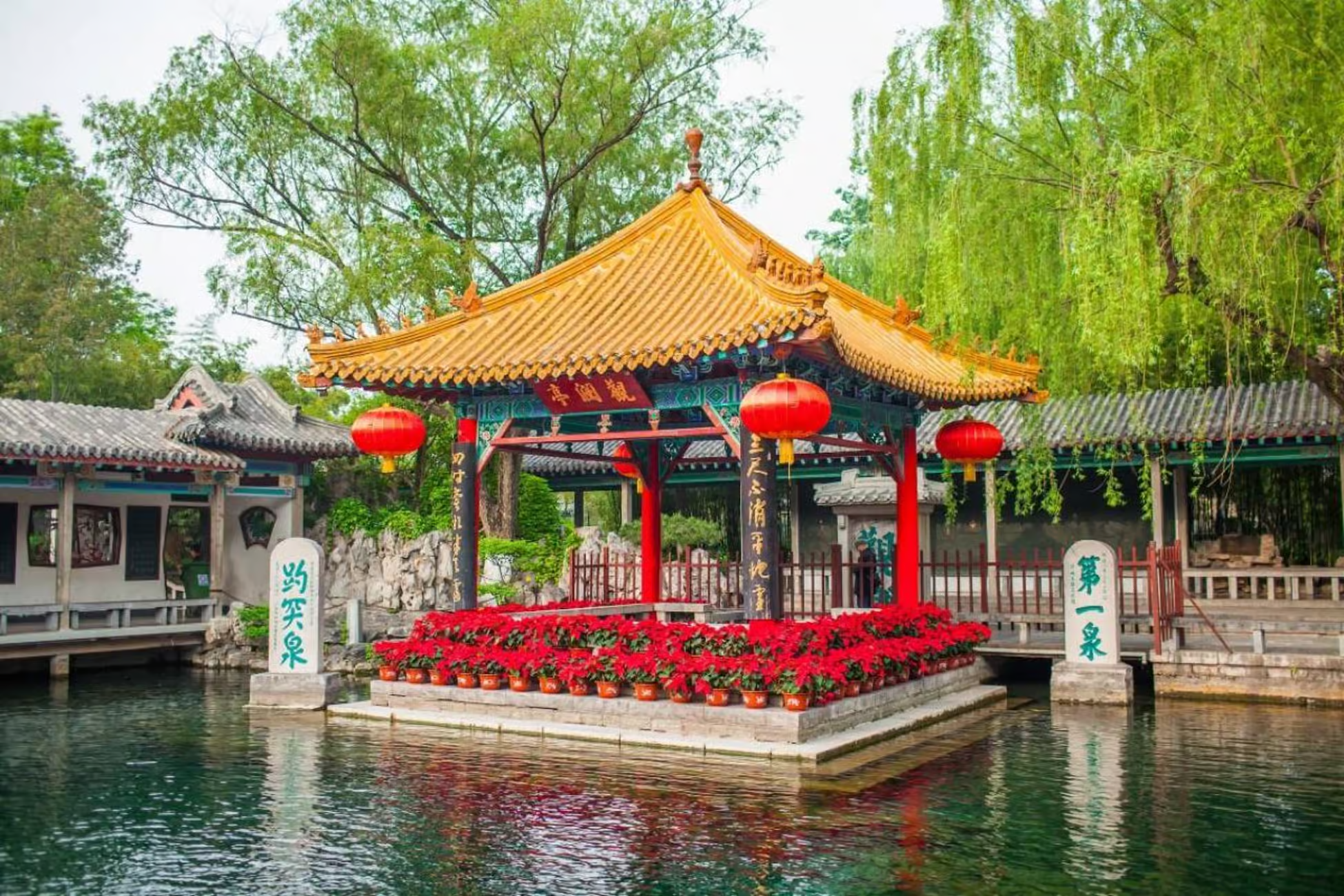 Jinan Day Tour: Baotu Spring, Museum, Thousand Buddha Mountain & Daming Lake.
