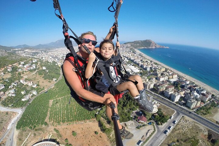 Tandem Paragliding Tour in Alanya with Roundtrip Transfer