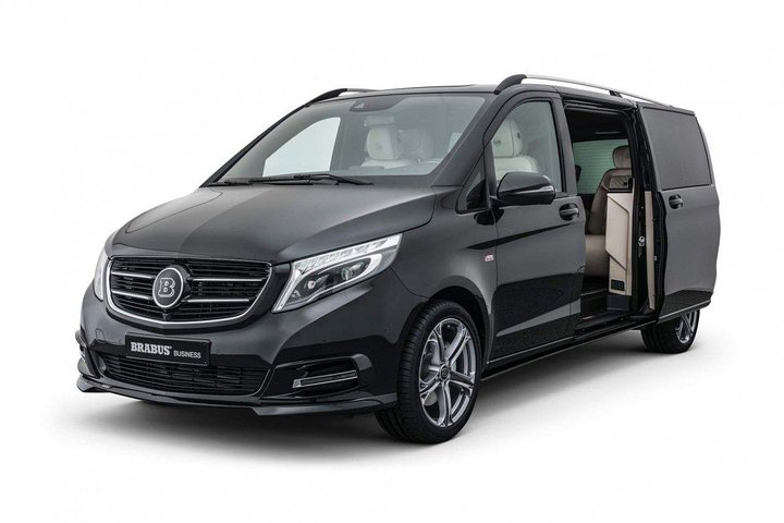 Arrival Transfer: Vienna Airport VIE to Vienna by Luxury Van