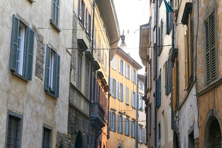 Old Bergamo Scavenger Hunt & Highlights Self Guided Audio Tour