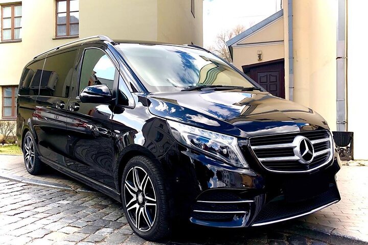 Departure Transfer: Sofia to Sofia Airport SOF in Luxury Van