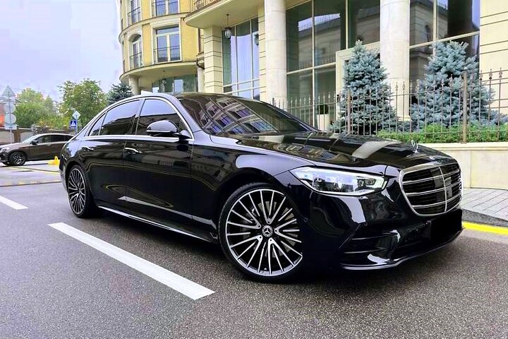 Airport Transfer: Airport ARN to Stockholm by Luxury Car