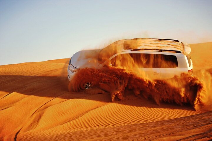 Dubai Desert Safari 4×4 Dune Bashing, Shows & BBQ Dinner
