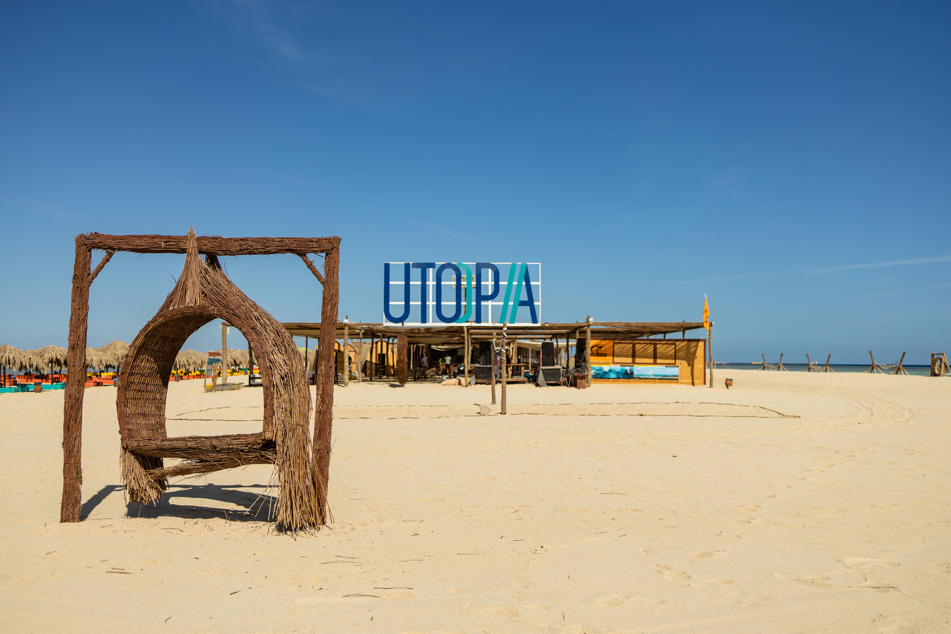 Hurghada to Utopia Island: Yacht, Beach & Tropical ambient