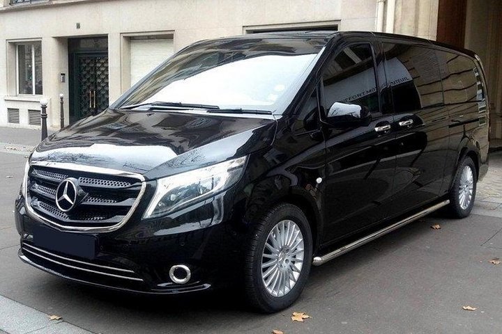 Departure Private Transfers: Salzburg to Salzburg Airport SZG in Luxury Van