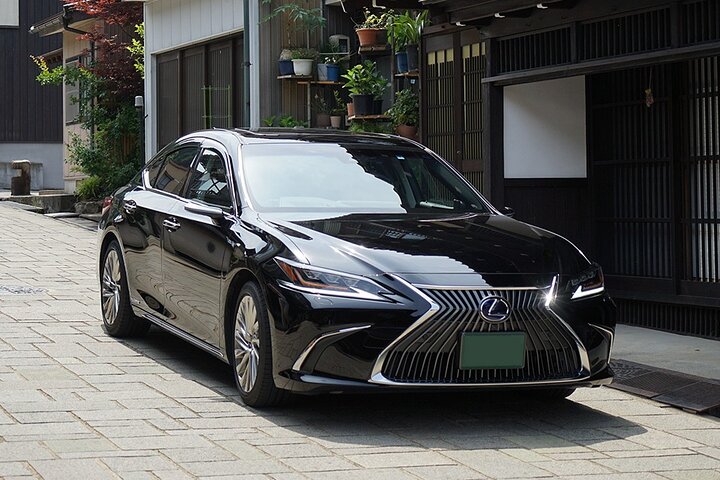 Airport Transfer: Bangkok to Don Mueang Airport DMK by Luxury Car