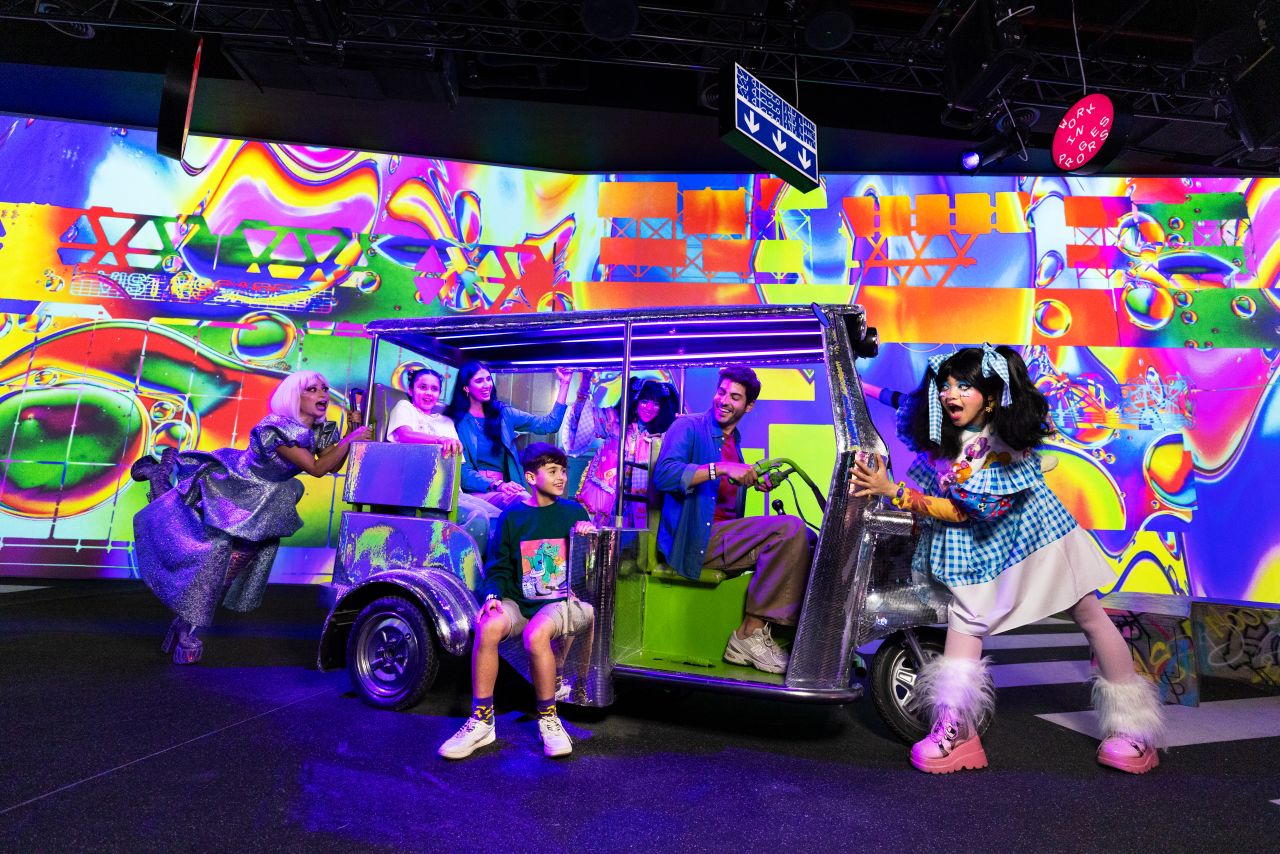 Dubai House of Hype tour & Marina Dhow Cruise with Dinner in Private Roundtrip Transfers