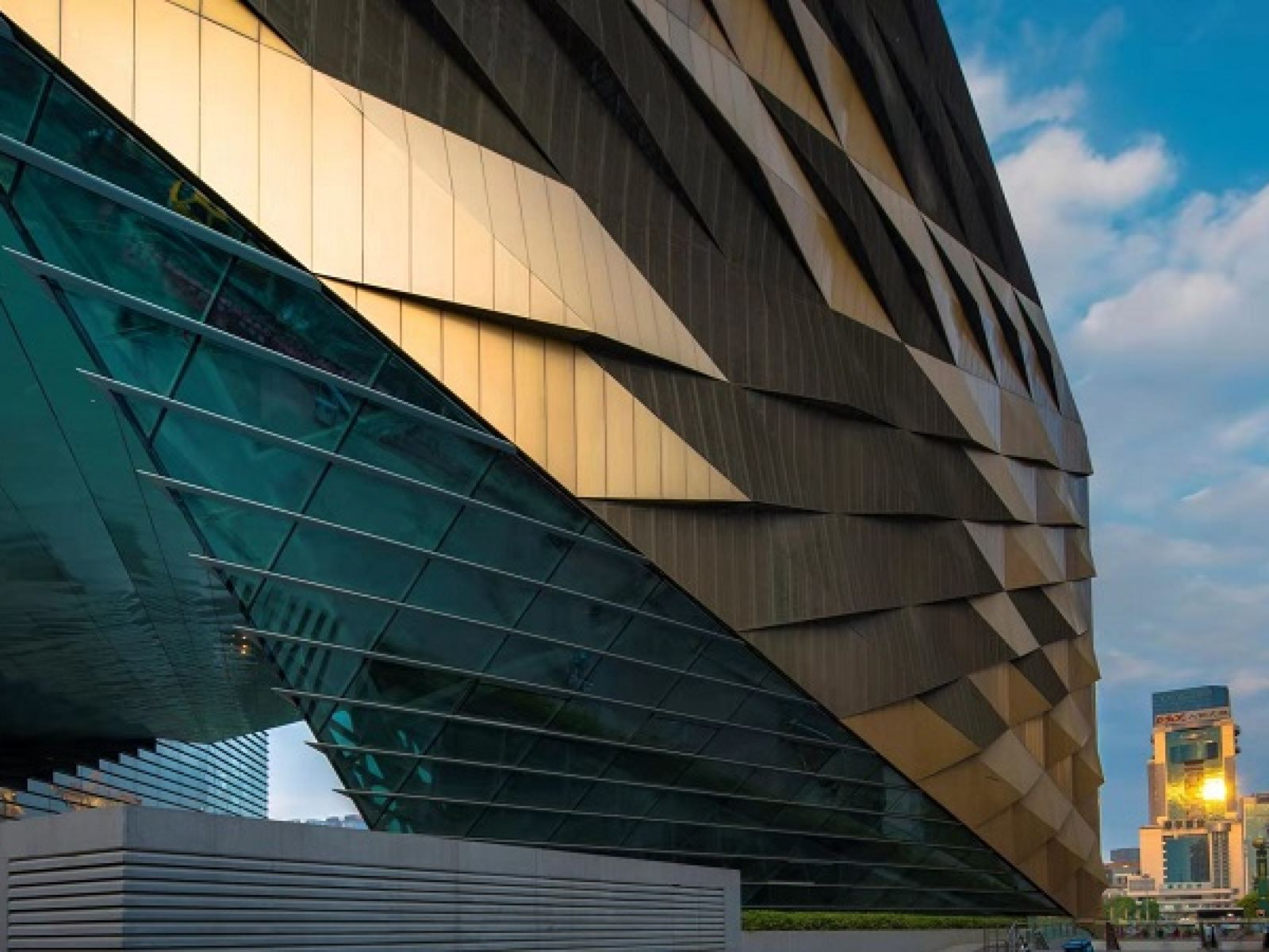 Chengdu One-Day Tour: Museum, People’s Park, Kuanzhai Alley, and Jiuyan Bridge