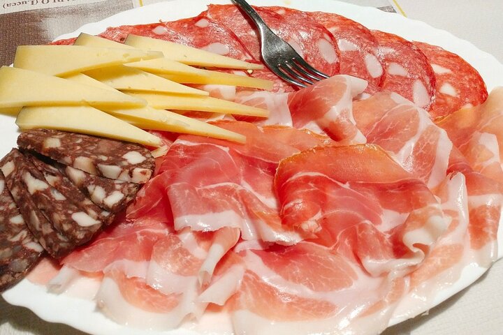 Wine Experience in farm vineyard & winery from Montecatini T. (pickup from your accommodation)