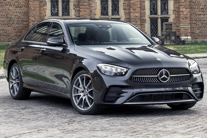 Airport Transfer: Warsaw Airport WAW to Warsaw by Business Car