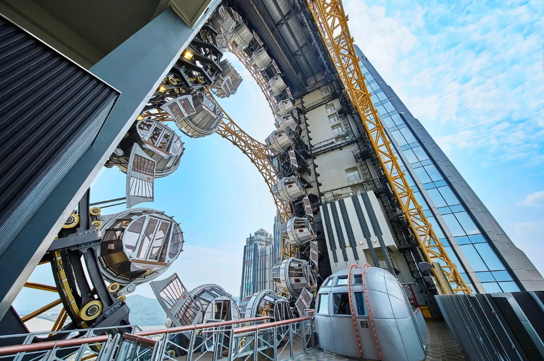 Macau Studio City Golden Reel Ticket – World’s Only 8-Shaped Ferris Wheel