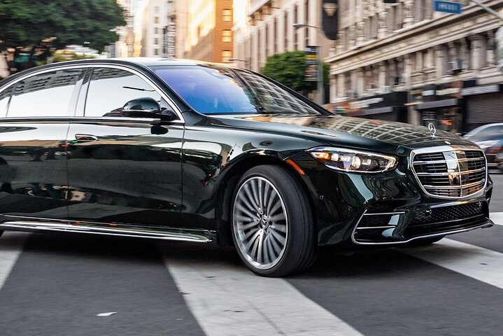 Airport Transfer: Heathrow Airport LHR to London by Luxury Car