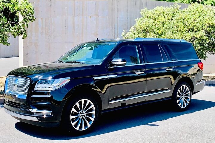 Arrival Transfer: Kuwait Airport KWI to Kuwait in Luxury SUV