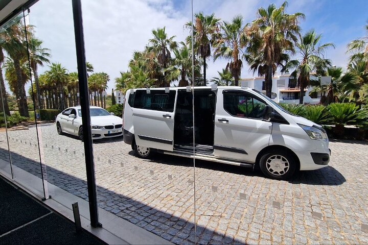 Private transfers between Seville and Carvoeiro/Lagoa