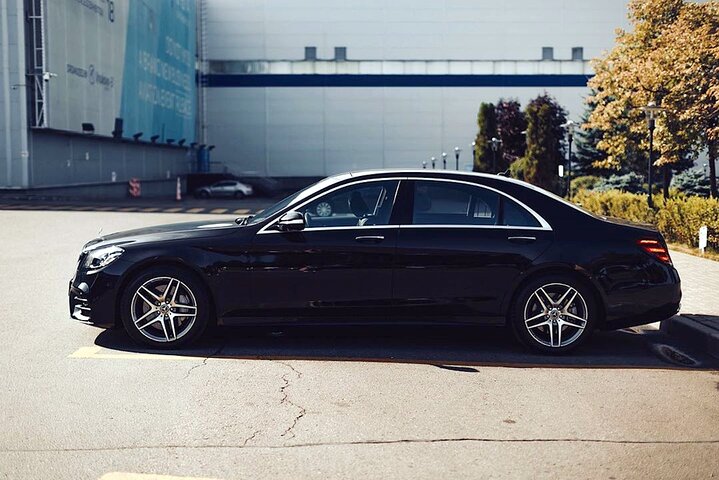 Airport Transfer: Malaga Airport AGP to Malaga by Business Car