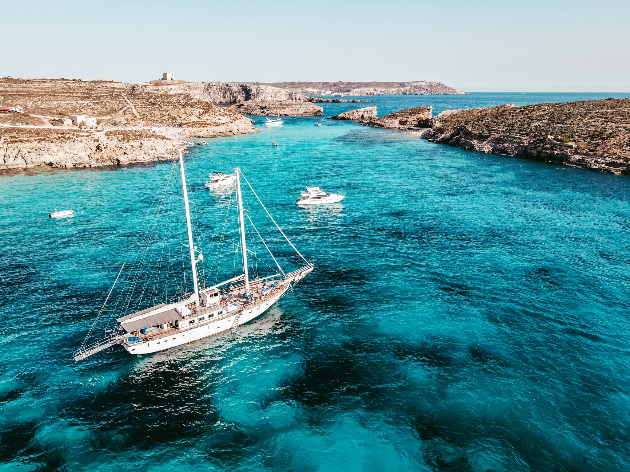 Comino, Crystal Lagoon and Blue Lagoon Cruise (Full Day Including Lunch & Drinks)