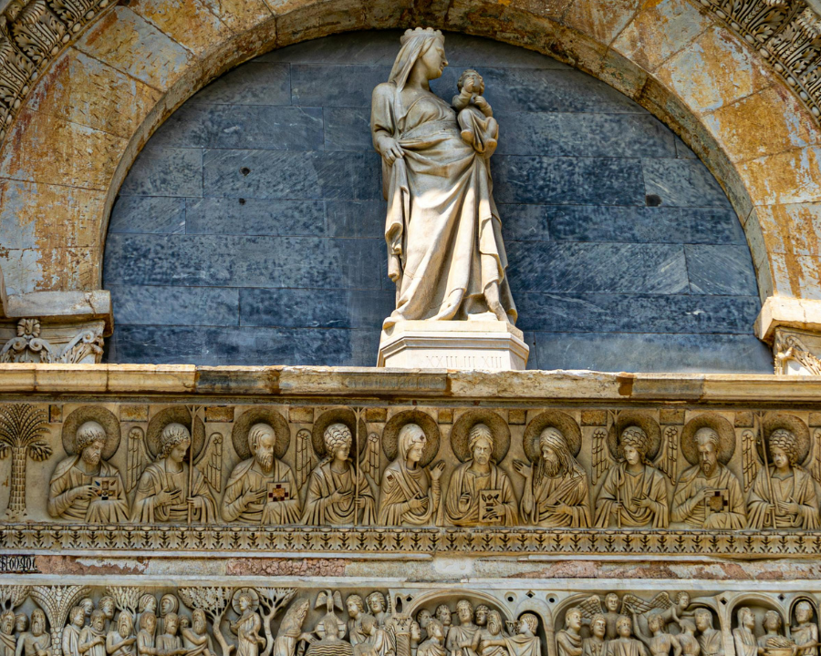 Private Full Day Tour to Pisa & Lucca: Icons of Tuscany Between Towers and Walls