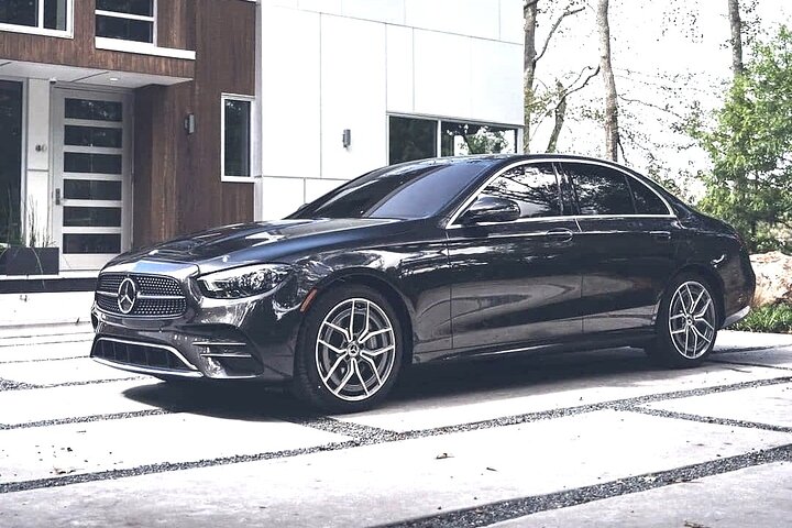 Arrival Transfer: Lisbon Airport LIS to Lisbon in Business Car