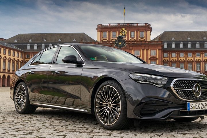 Airport Transfer: Airport FLR to Florence by Business Car