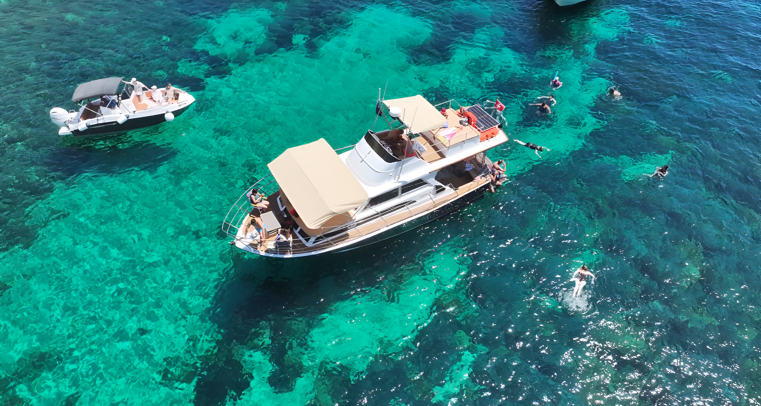 Waves of Heritage: Cruise and Vintage Bus Tour Combination