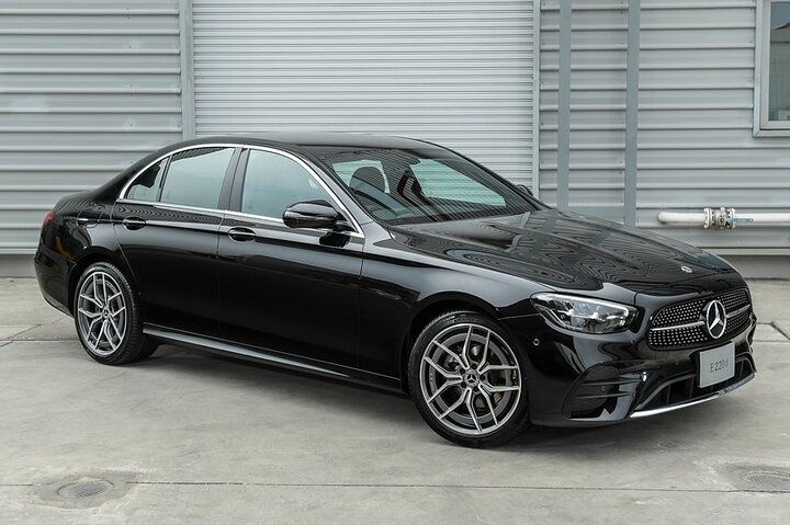 Airport Transfer: Dusseldorf to Airport DUS by Business Car