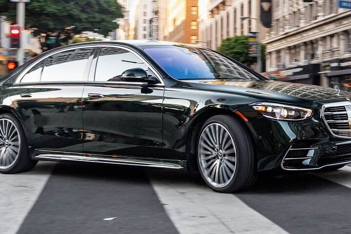 Airport Transfer: Airport DUS to Dusseldorf by Luxury Car