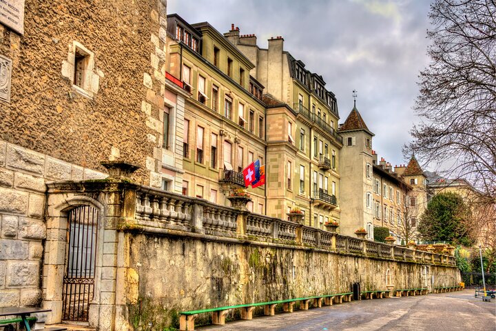 Geneva Scavenger Hunt and Highlights Self Guided Audio Tour