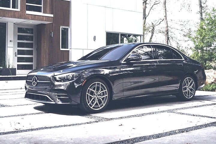 Departure Transfer: Lisbon to Lisbon Airport LIS in Business Car