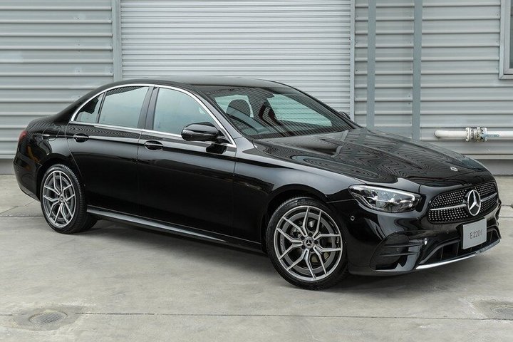 Departure Transfer: Lyon to Lyon Airport LYS by Business Car