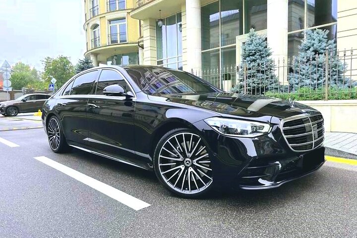 Departure Transfer: Paris City to Paris Airport CDG by Luxury Car