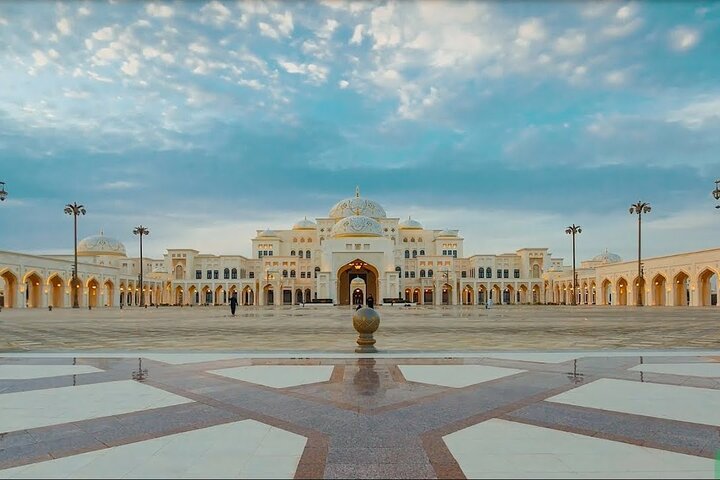 Abu Dhabi Private Tour with Qasr Al Watan & Gold Cappuccino at Emirates Palace