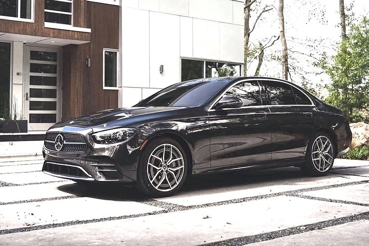 Airport Transfer: Munich Airport MUC to Munich by Business Car