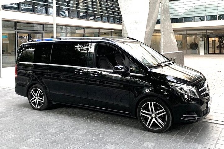 Arrival Transfer: Sydney Airport SYD to Sydney by Luxury Van