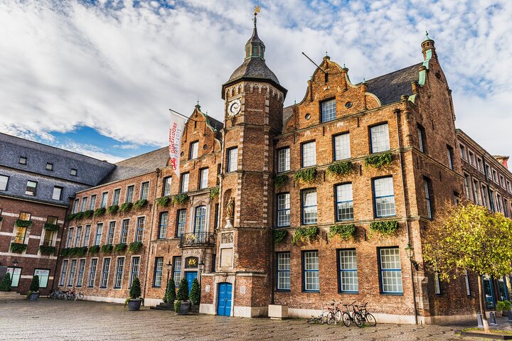 Düsseldorf Scavenger Hunt and Highlights Self Guided Audio Tour