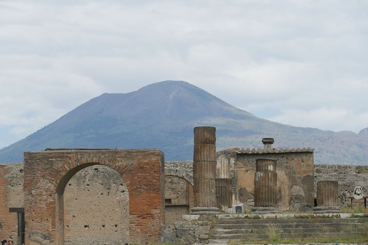 Pompeii and Vesuvius – VIP Tour/Small Group with Lunch