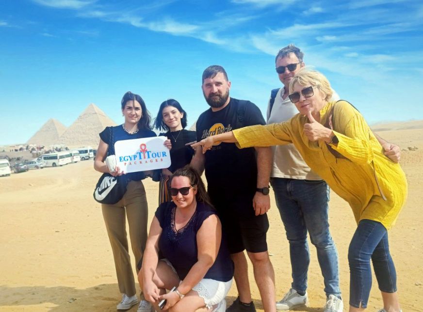 Tour to the Pyramids of Giza from Cairo