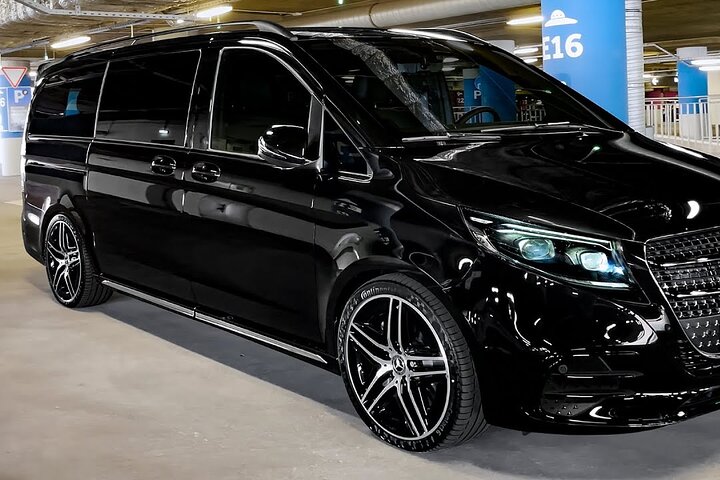 Departure Transfer: Dusseldorf to Airport DUS by Luxury Van