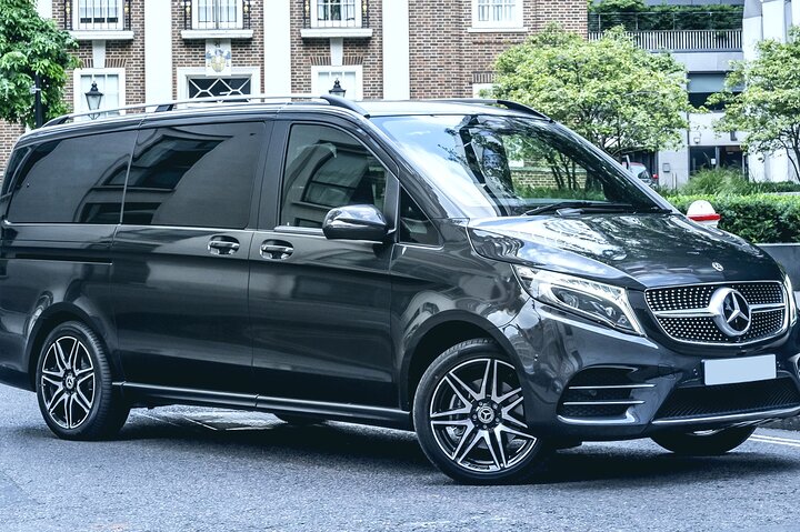 Departure Transfer: Frankfurt to Airport FRA by Luxury Van