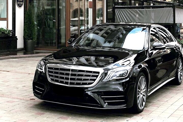 Airport Transfer: Auckland to Auckland Airport AKL by Luxury Car